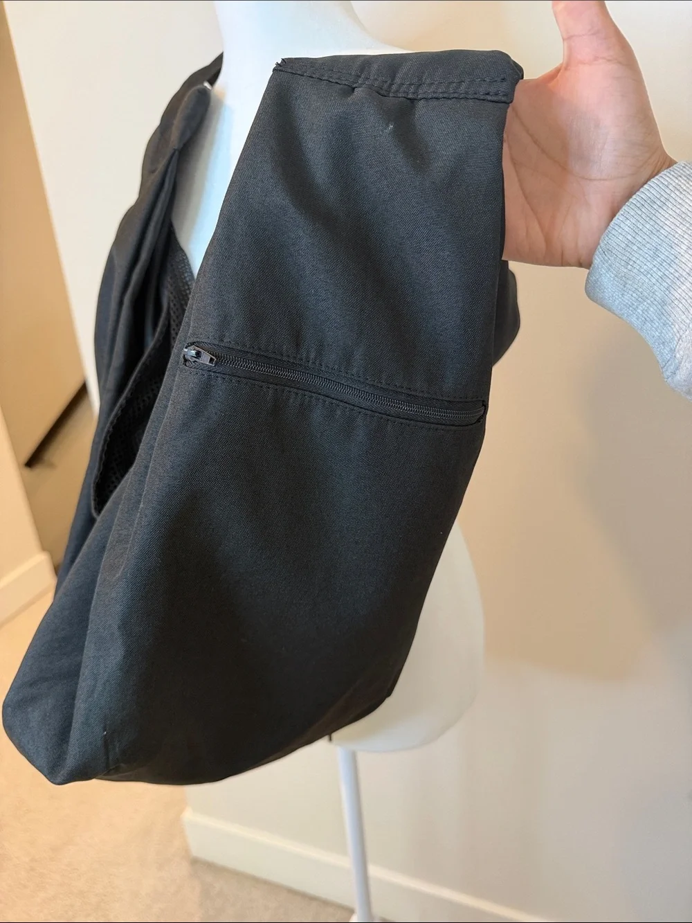 Black Hands-Free Pet Carrier Sling with Pocket